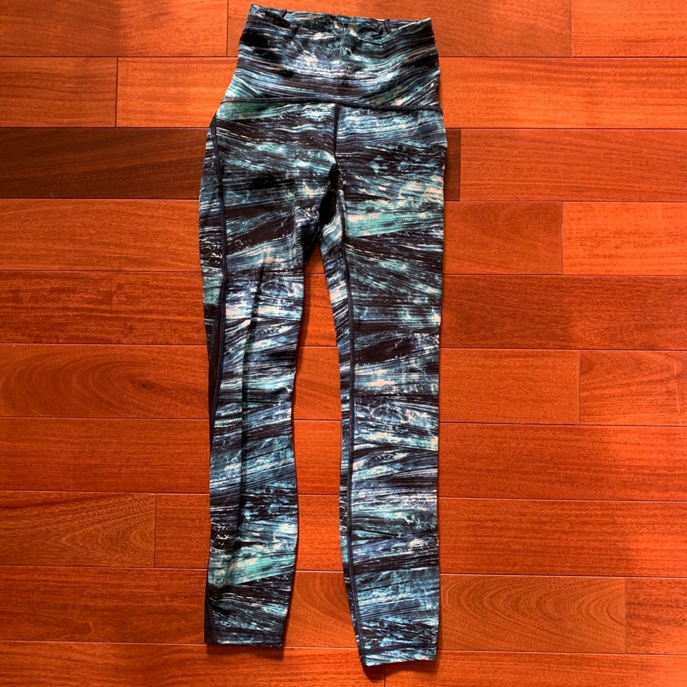 Lululemon size 2 align leggings with black mesh